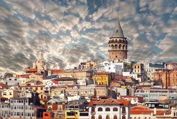 Fototapeten Stadtbild mit Galataturm über dem Goldenen Horn in Istanbul, Türkei. © Dmytro Kosmenko