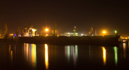 Fototapeta na wymiar Ships in the seaport