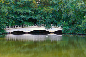 Fototapeta na wymiar Sham Bridge at Thousand Pound Pond in Hampstead Heath, London
