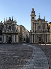 Fototapeta na wymiar le chiese gemelle di piazza San Carlo a Torino