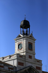 Fototapeta na wymiar Reloj de Gobernación o de la Puerta del Sol, de torre en un templete sobre la Casa de Correos, inaugurado en el año 1866 por la reina Isabel II.