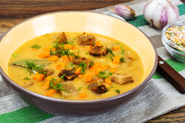Pea Soup with Carrots and Croutons