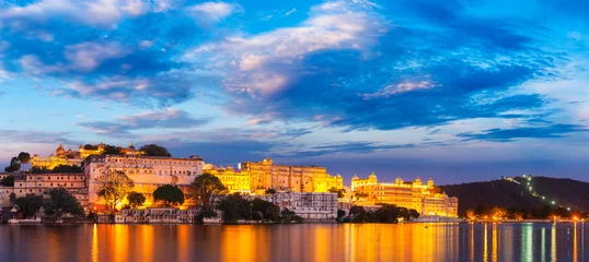 Deurstickers Udaipur City Palace in the evening. Rajasthan, India © Dmitry Rukhlenko