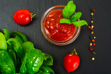 Green Fresh Basil with Tomato Sause and Ketchup