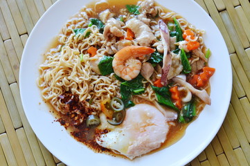 instant noodle dressing seafood gravy sauce and egg on plate
