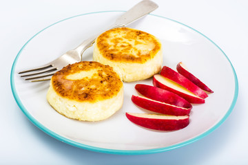 Cheesecakes with Apple Slices
