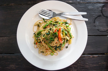 thai style stir-fried spicy spaghetti