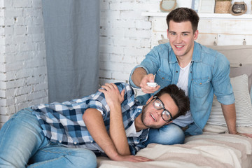 Obraz premium Happy homosexual couple relaxing together.