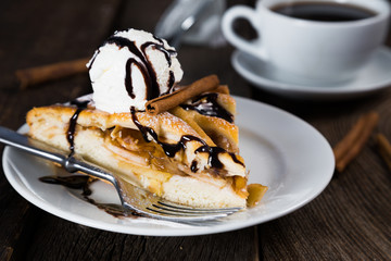 Pie with apples and ice cream