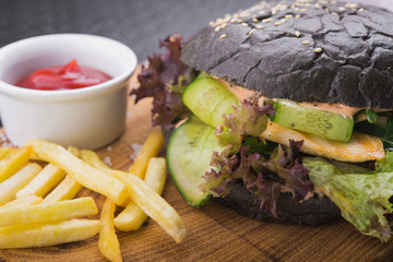 diet burger with chicken, vegetables, and black bun