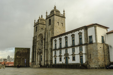 Fototapeta na wymiar sight of the Romanesque cathedral of Oporto, Portugal