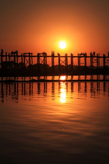 Fototapeta premium Sunset on U Bein Bridge, Amarapura, Myanmar Burma