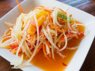 Thai papaya salad (Som tum Thai)