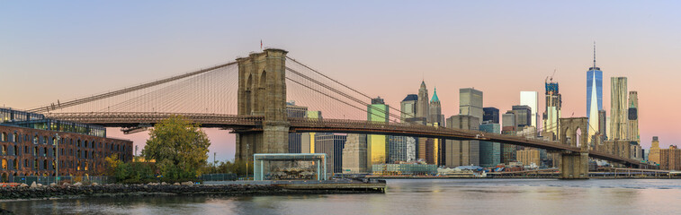 Naklejka premium View to Manhattan skyline from Brooklyn Bridge Park in the morning