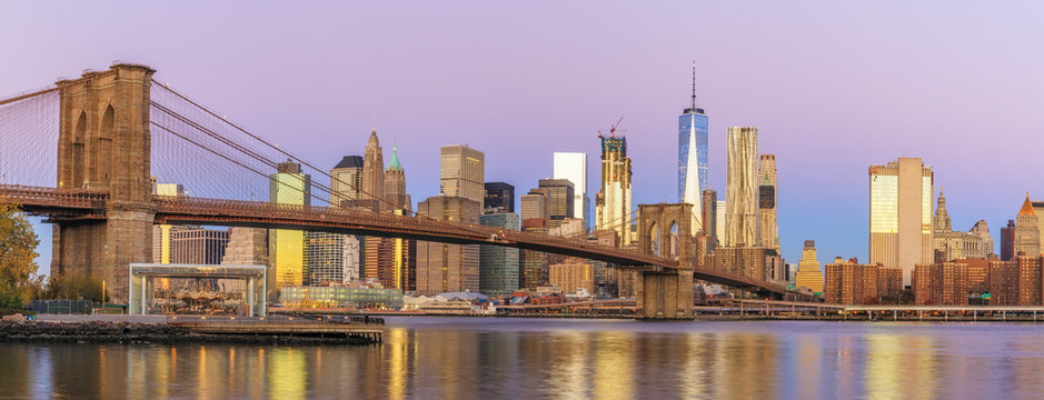 Fototapeta View to Manhattan skyline from Brooklyn Bridge Park in the morning