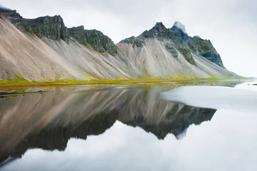 Papier Peint Lavable Côte Mountains and reflections. East Iceland