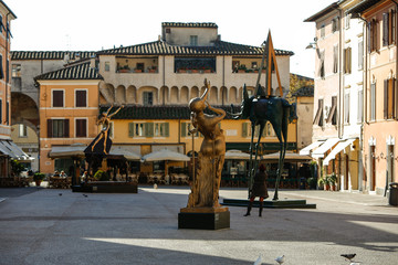 Italien, Toscana, Pietrasanta, Versilia, Städtereisen, Stadtansichten, Kunst, Kultur, Austellungen, Bildhauer, Kirche, Dom
