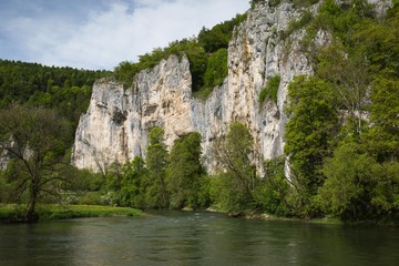 Fototapeta na wymiar Wildromantisches Donautal bei Gutenstein im Landkreis Sigmarigen