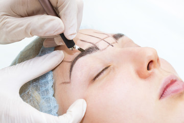 Mikrobleyding eyebrows workflow in a beauty salon