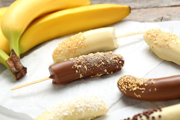 Banana covered in chocolate on a pergament © 5second