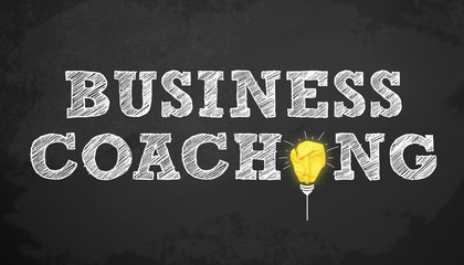 Tafel Kreidetafel Schild mit Erfolgscoaching Businesscoaching Glühbirne Idee