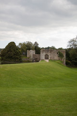 Puerta en el Castillo de Leeds, Maidstone, Kent, Inglaterra