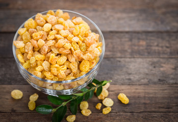 Raisins in the bowl