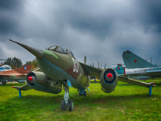 Flugzeuge und Helikopter © UrbanExplorer