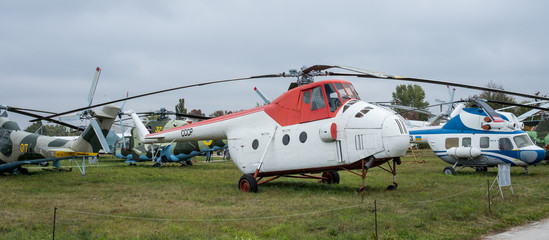 Flugzeuge und Helikopter © UrbanExplorer
