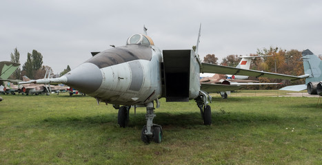 Flugzeuge und Helikopter © UrbanExplorer