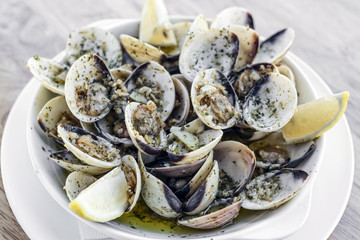 garlic white wine steamed clams seafood tapas simple snack