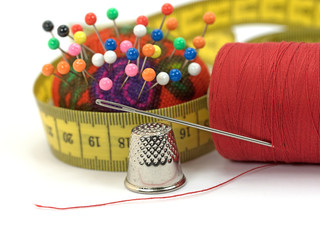 N&auml;hzeug, Schneidern