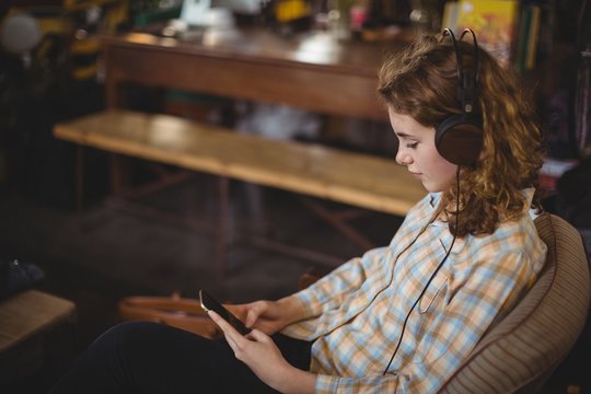 Mechanic Listening Music On Mobile Phone