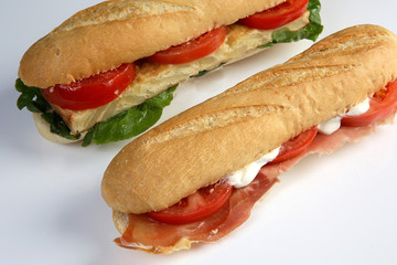 Bocadillo de tortilla, bocadillo de jamón.