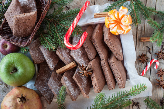 Christmas gingerbread cookies and fruits