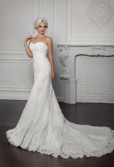 Fototapeta premium Beautiful bride in fashion wedding dress with diamond jewelry 