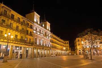 SEGOVIA, SPAIN, APRIL - 13, 2016: The Plaza Mayor square at night.