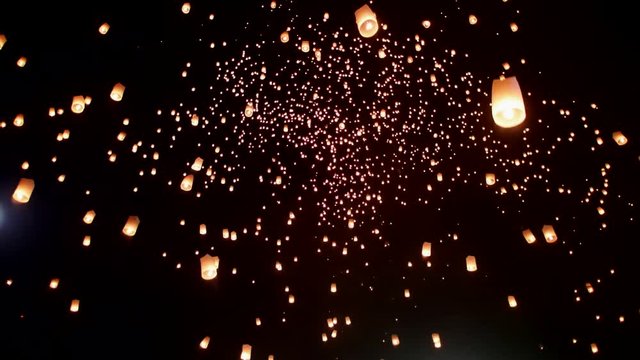 (4K)Sky lantern festival(yee peng lanna)in Chaing Mai, Thailand