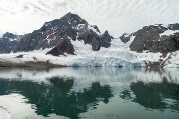 Fototapeta na wymiar mountains glacier in arctic