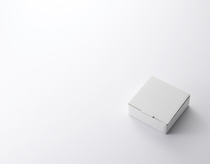シンプルな白い箱