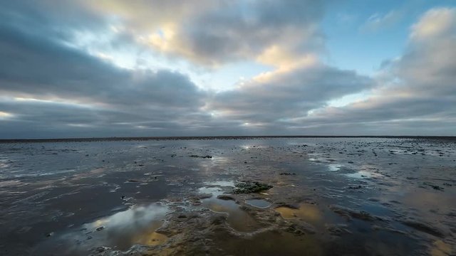 Zeitraffervideo Wolken am Morgen &uuml;ber dem Watt V