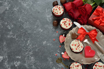 Cupcakes ''red velvet'' and rose