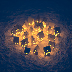 hell erleuchtetes Dorf in der Dunkelheit 