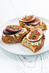 toast with figs and blue cheese, vertical
