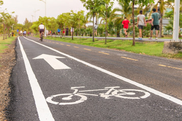 Obraz premium exercise with bicycle in public park, outdoor sport