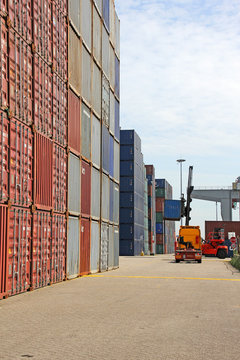 Hafen mit Container, Rotterdam, Niederlande
