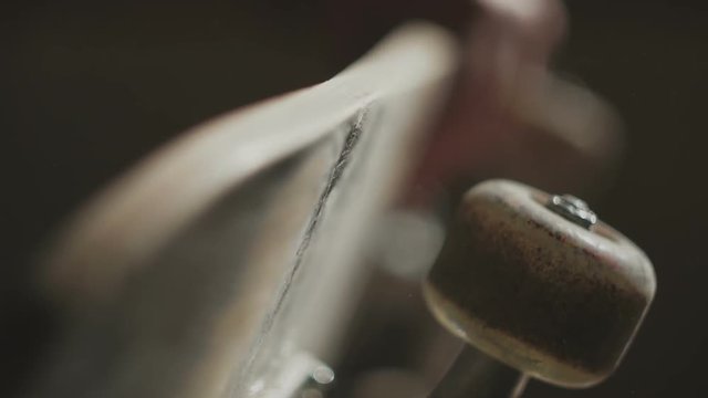 Restoration of the old skateboard