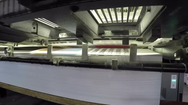 sheetfed offset printing mashine at work