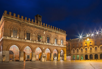Obraz na płótnie Canvas CREMONA, ITALY - MAY 23, 2016: The palace Palazzo Coumnale at dusk.