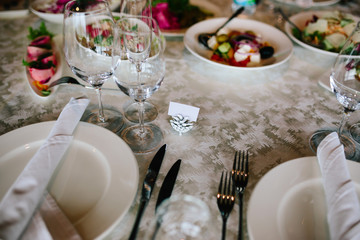 Serving wedding table. Decorative pinecone as a stand for nameplates
